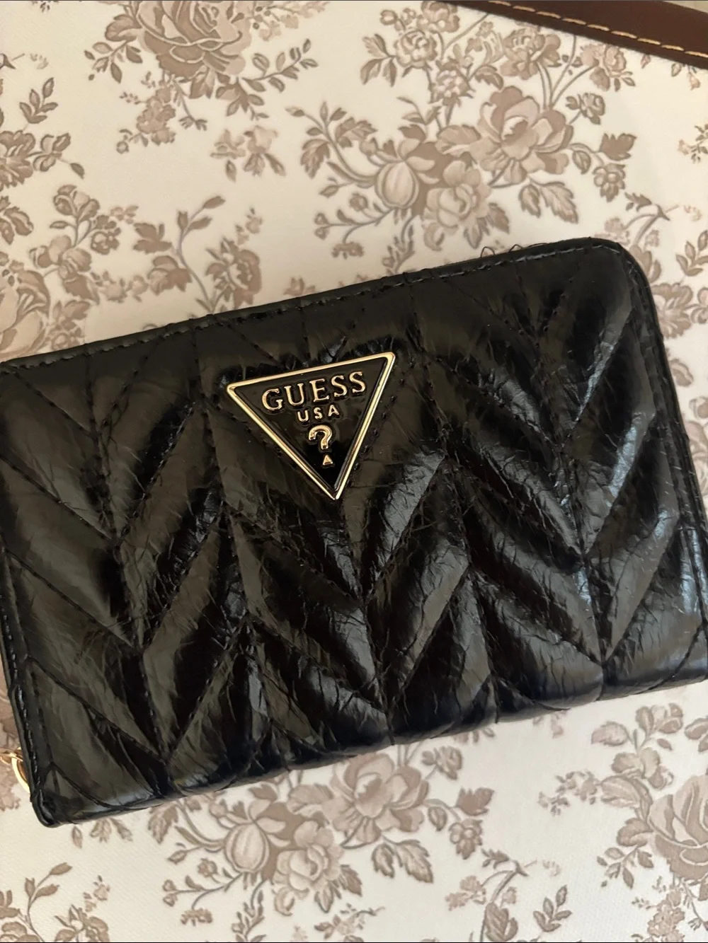 Guess Chevron Quilted Compact Black Leather Wallet Clutch for Bag Like New